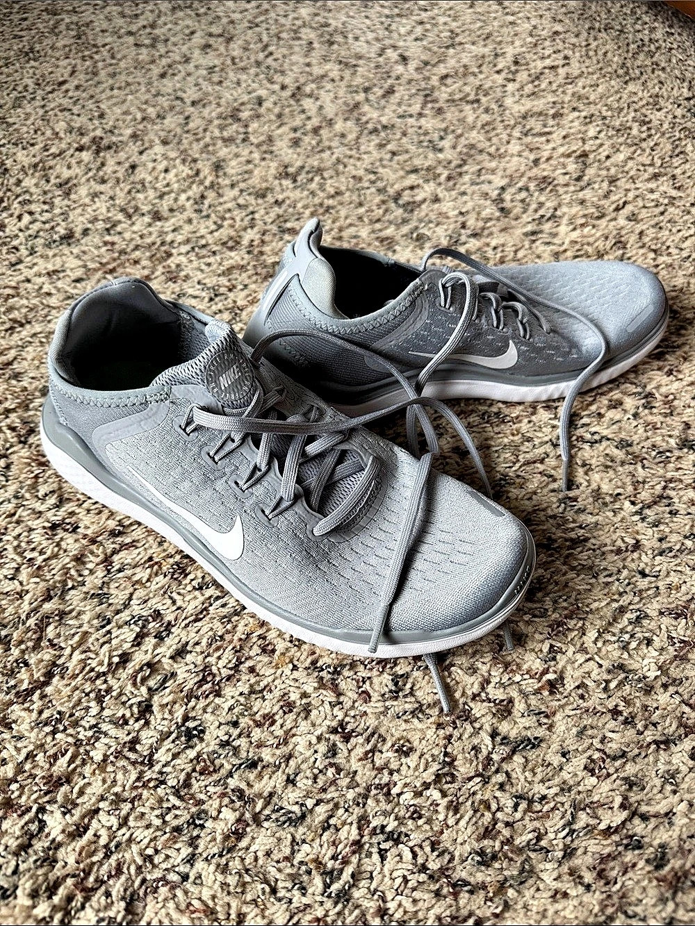 Woman’s Nike Free RN Gray Athletic Shoes US 8.5